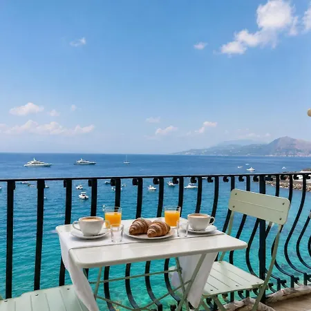 Apartment 500 Meters From The Port, Sea View, And Air Conditioning