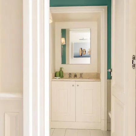 500 Meters From The Port, Sea View, And Air Conditioning Capri