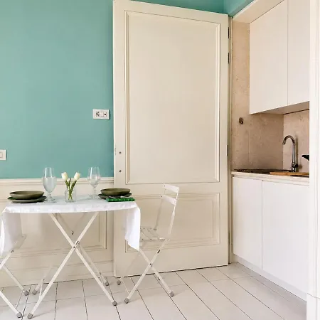 500 Meters From The Port, Sea View, And Air Conditioning Apartment Capri