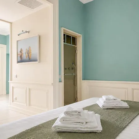 Apartment 500 Meters From The Port, Sea View, And Air Conditioning *