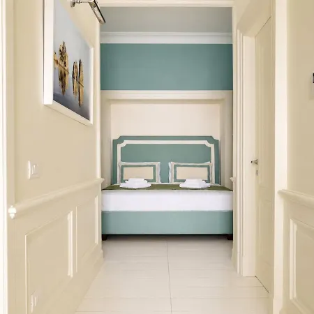500 Meters From The Port, Sea View, And Air Conditioning Apartment Capri